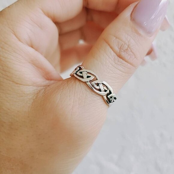 Women's 925 Sterling Silver Celtic Thumb Ring Irish Friendship Ring - Picture 1 of 9